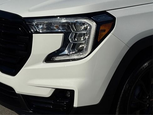 Used 2023 GMC Terrain SLT w/ Elevation Edition image 14