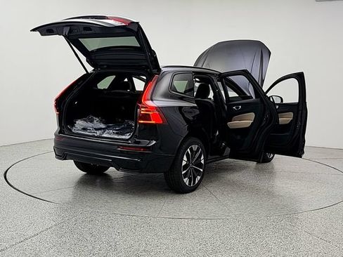 New 2027 Volvo XC60 B5 Plus AWD/4WD image 11
