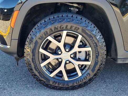 Used 2024 Jeep Grand Cherokee L Limited w/ Luxury Tech Group II image 17