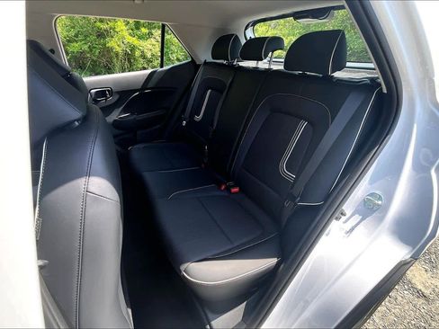 Used 2025 Hyundai Venue Limited FWD image 20