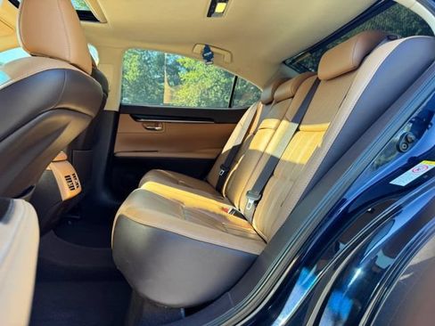 Used 2016 Lexus ES 350 w/ Luxury Package w/Wood Trim FWD image 20