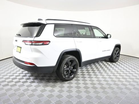 Used 2023 Jeep Grand Cherokee L Laredo AWD/4WD image 6