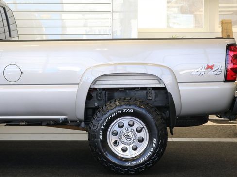 Used 2006 Chevrolet Silverado 3500 LT w/ Heavy-Duty Power Package AWD/4WD image 46