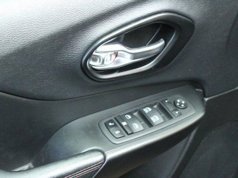 Used 2022 Jeep Cherokee Trailhawk w/ Trailer Tow Group image 13