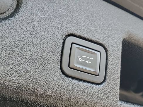 Used 2019 Chevrolet Equinox LT w/ Driver Convenience Package FWD image 33
