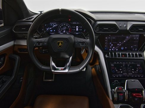 Used 2022 Lamborghini Urus AWD/4WD image 19