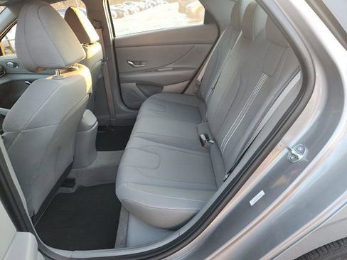 Used 2023 Hyundai Elantra SEL w/ Convenience Package image 14