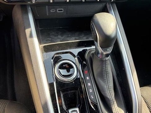 Used 2023 Chevrolet Colorado LT AWD/4WD image 5
