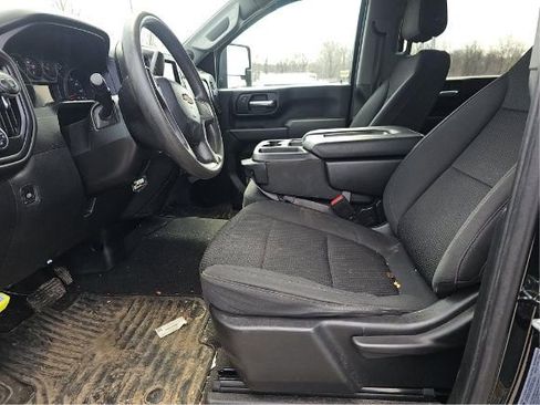 Used 2021 Chevrolet Silverado 2500 Custom w/ Custom Value Package AWD/4WD image 4