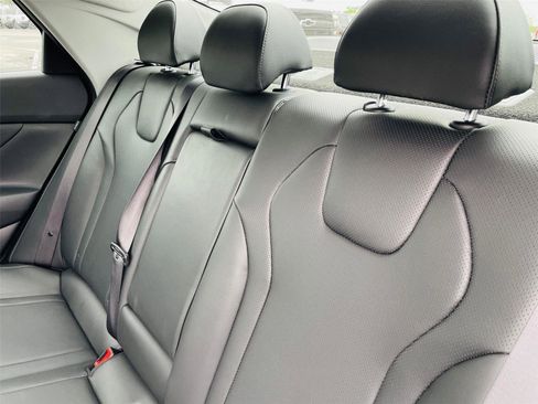Used 2025 Hyundai Elantra Limited FWD image 33