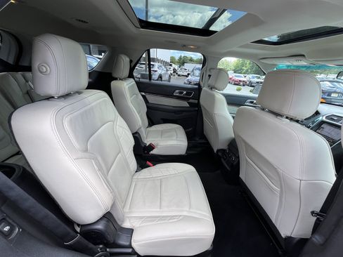 Used 2016 Ford Explorer Platinum AWD/4WD image 40