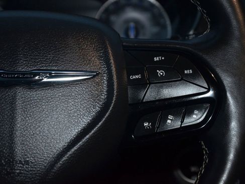 Used 2021 Chrysler Pacifica Touring w/ S Appearance Package image 21