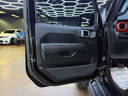 Used 2022 Jeep Gladiator Rubicon w/ LED Lighting Group AWD/4WD image 13