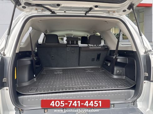 Used 2022 Toyota 4Runner SR5 AWD/4WD image 10
