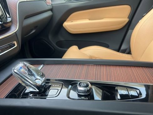 Certified 2023 Volvo XC60 B6 Ultimate w/ Protection Package Premier image 38