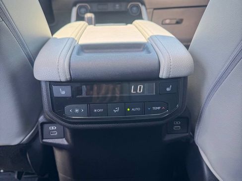 Used 2025 Toyota Grand Highlander AWD Hybrid image 19