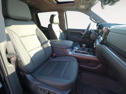 Used 2023 GMC Sierra 1500 SLT w/ SLT Premium Plus Package AWD/4WD image 15