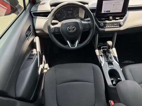 Used 2024 Toyota Corolla Cross LE w/ Moonroof Package FWD image 16
