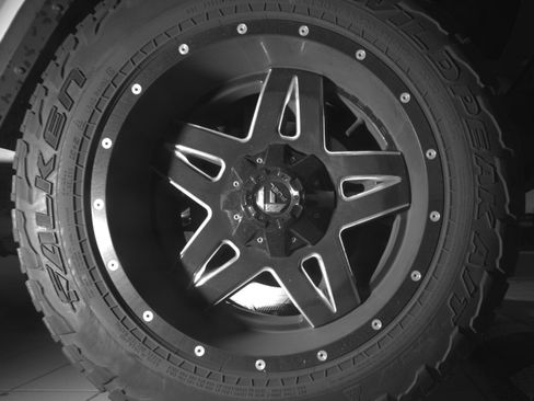 Used 2019 Jeep Wrangler Unlimited Sahara AWD/4WD image 28