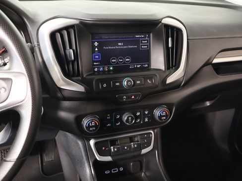 Used 2024 GMC Terrain SLE w/ Driver Convenience Package FWD image 5