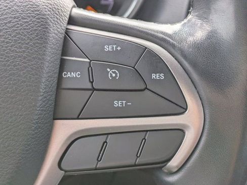 Used 2020 Jeep Grand Cherokee Limited image 23