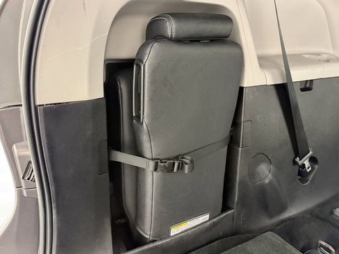 Used 2017 Toyota Sienna SE FWD image 24