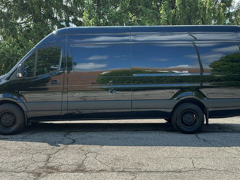 Used 2024 Mercedes-Benz Sprinter 2500 w/ Acoustic Package image 28