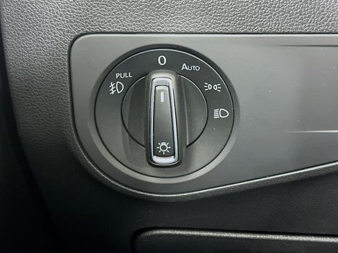 Used 2020 Volkswagen Tiguan SEL FWD image 16
