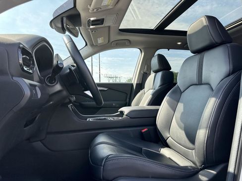 Used 2023 Honda Pilot Touring image 11
