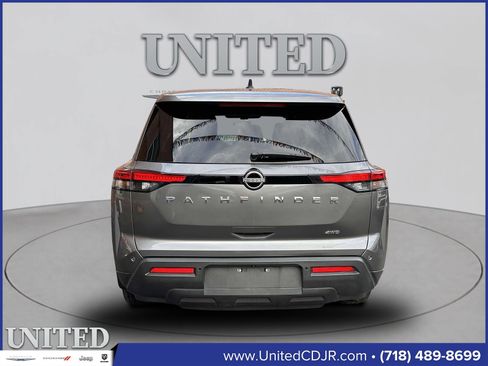 Used 2023 Nissan Pathfinder S image 4