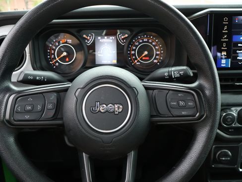 Used 2025 Jeep Wrangler Unlimited Sport AWD/4WD image 11