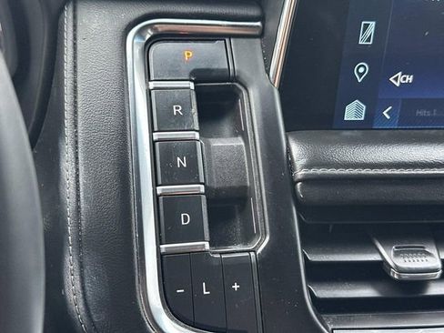 Used 2023 Chevrolet Suburban Z71 w/ Luxury Package image 36