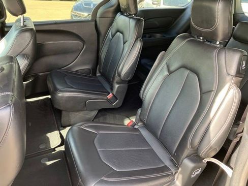 Used 2025 Chrysler Pacifica Select FWD image 21