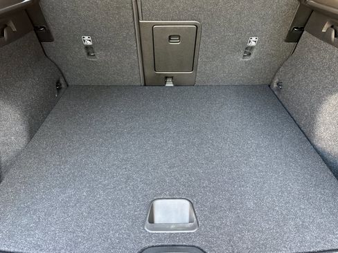 New 2025 Volvo XC40 B5 Core w/ Protection Package Premier image 13