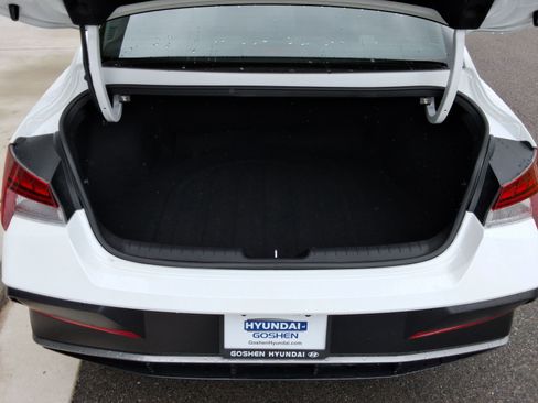 Used 2025 Hyundai Elantra SEL FWD image 32