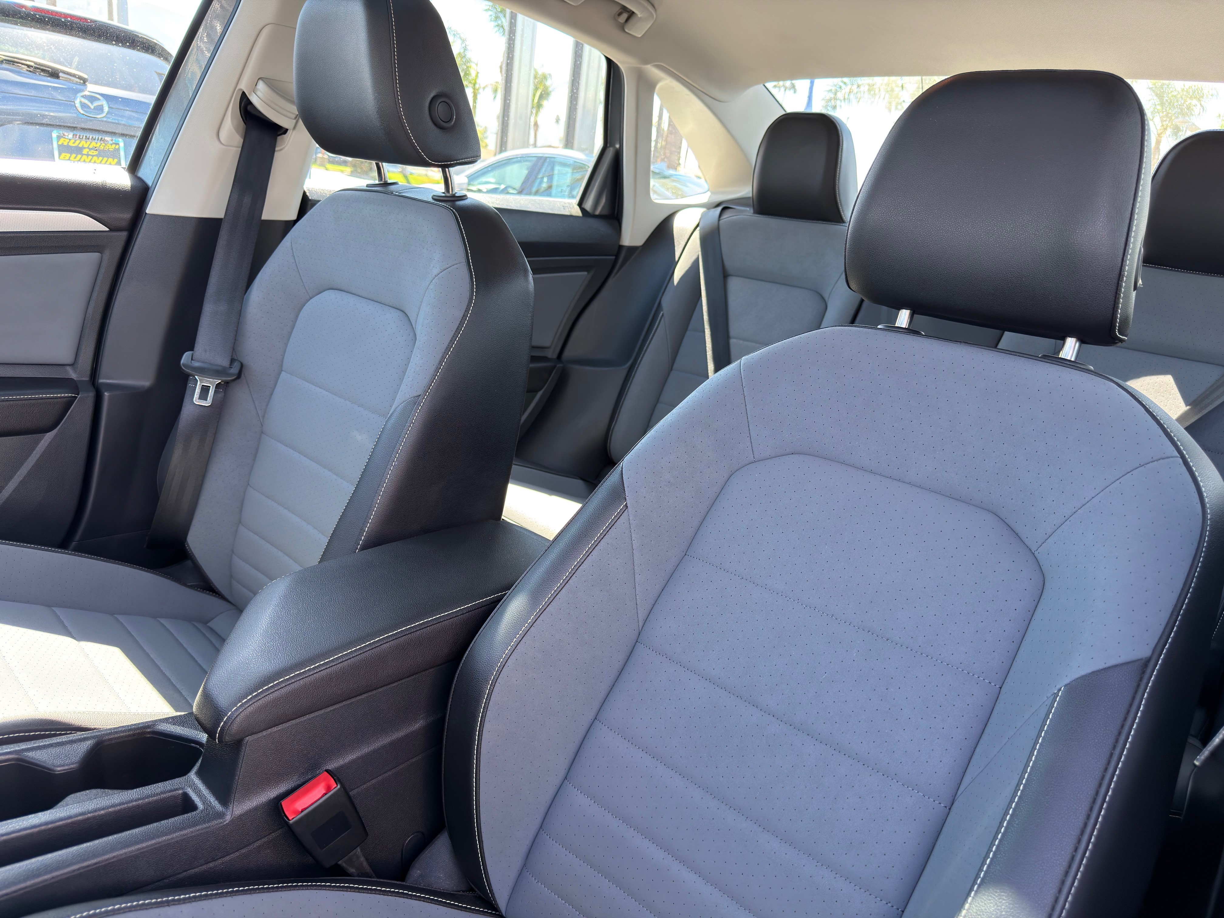 Used 2025 Volkswagen Jetta SE FWD image 26