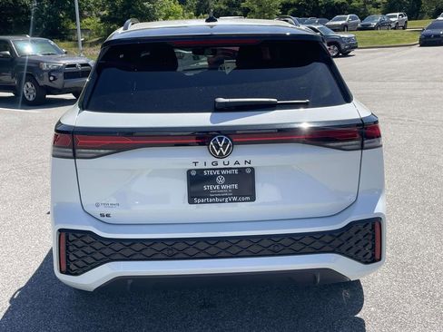 New 2026 Volkswagen Tiguan SE R-Line FWD image 6