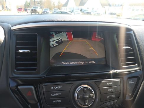 Used 2018 Nissan Pathfinder S image 12