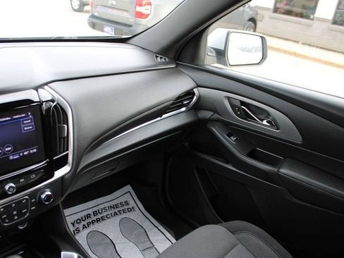 Used 2022 Chevrolet Traverse LT w/ LPO, Floor Liner Package AWD/4WD image 17