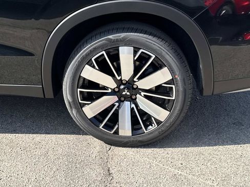 New 2025 Mitsubishi Outlander SE image 8