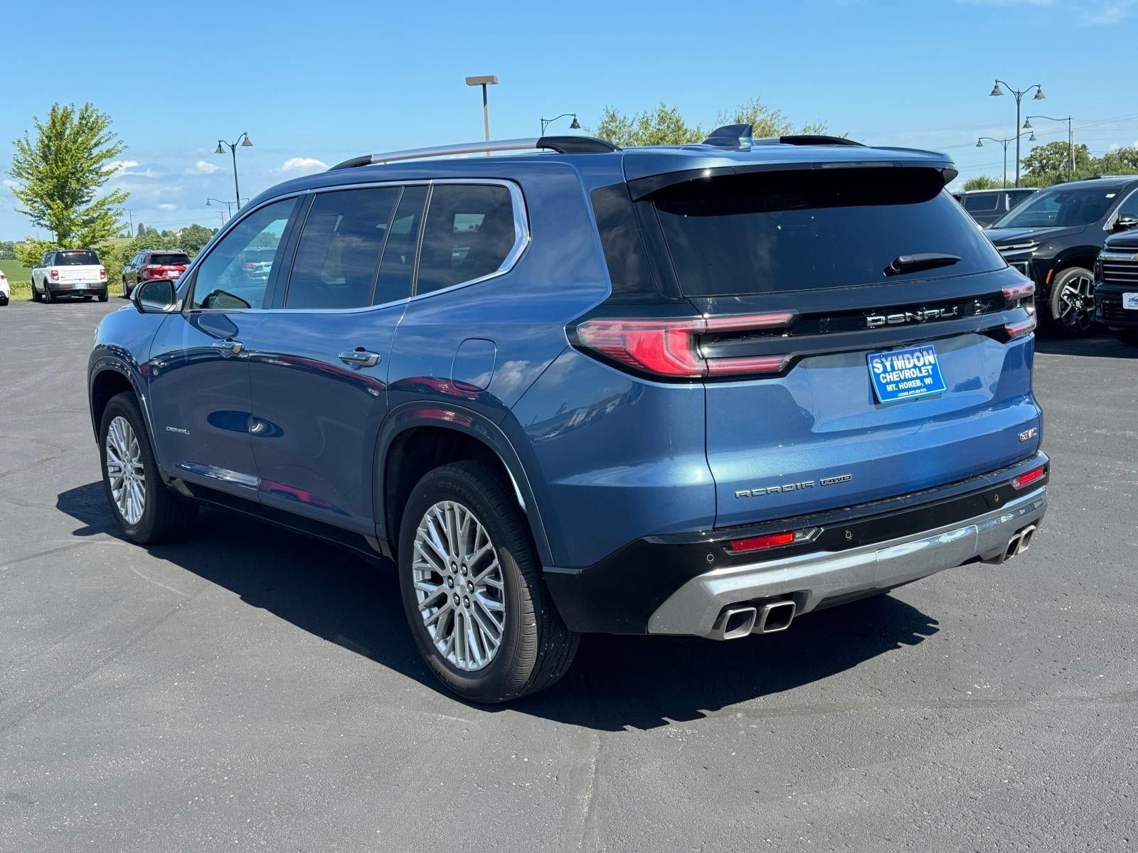 Used 2024 GMC Acadia Denali AWD/4WD image 3
