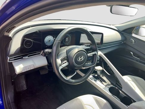 Used 2024 Hyundai Elantra Limited image 9