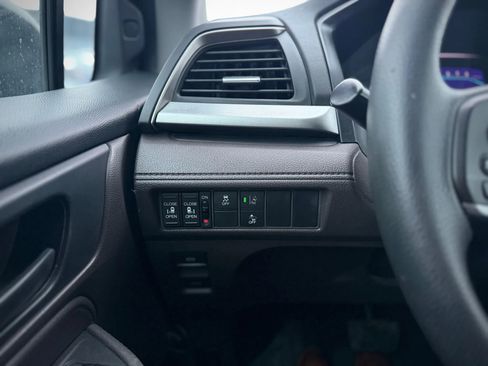 Used 2018 Honda Odyssey EX image 8