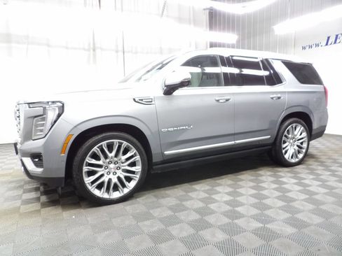 Used 2026 GMC Yukon Denali w/ Denali Reserve Package AWD/4WD image 9