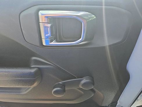 Used 2022 Jeep Wrangler Sport image 11