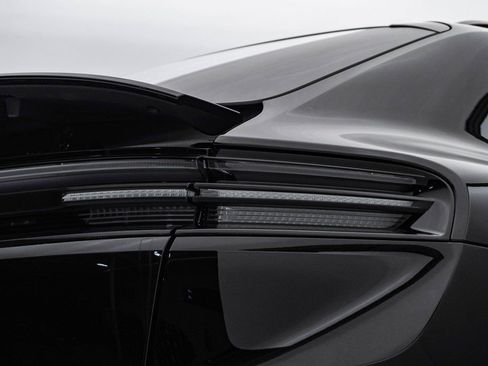 New 2026 Porsche Macan 4 Electric image 12