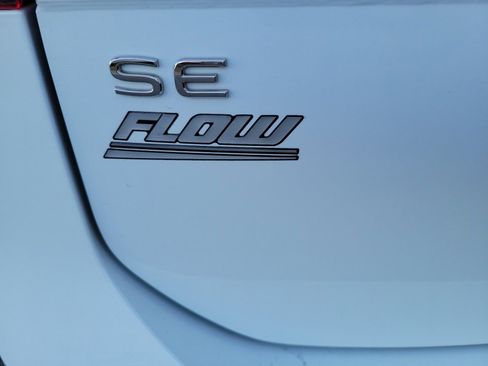 Certified 2022 Volkswagen Tiguan SE image 16