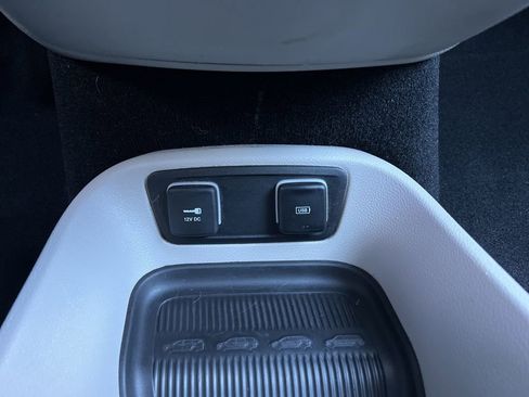 Used 2017 Chrysler Pacifica Touring-L Plus w/ Advanced Safetytec Group image 17