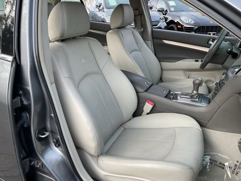 Used 2013 INFINITI G37 Journey RWD image 21
