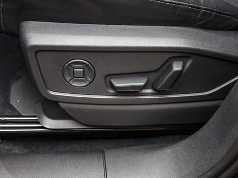 Certified 2025 Audi Q5 2.0T Premium Plus w/ Premium Plus image 22